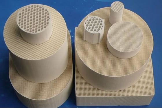 खरीदें 300 सीपीएसी सिरेमिक उत्प्रेरक फ़िल्टर उत्प्रेरक कनवर्टर हनीकॉम्ब 101.6 मिमी ऑनलाइन निर्माण