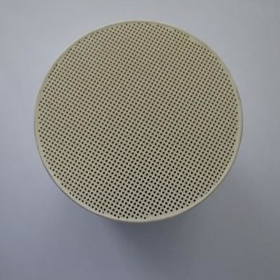 खरीदें कॉर्डिएराइट सिरेमिक उत्प्रेरक कैरियर हनीकॉम्ब संरचना कार निकास उत्प्रेरक ऑनलाइन निर्माण