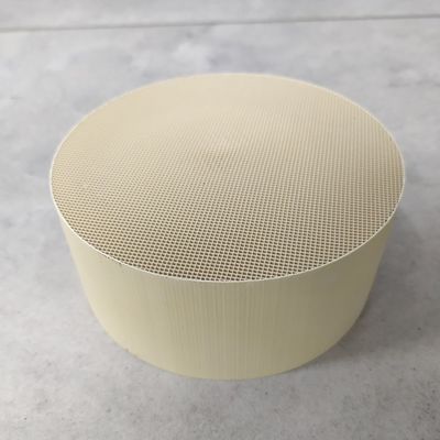 खरीदें डीजल इंजन यूरो 5 वी के लिए झरझरा सिरेमिक प्लेटिनम मोनोलिथ उत्प्रेरक ऑनलाइन निर्माण